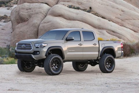 Fabtech 16-19 Toyota Tacoma 4WD/2WD 6 Lug 6in Lift System - Component Box 1