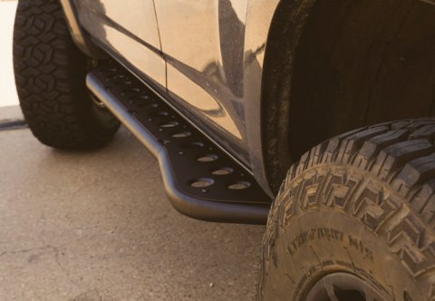 Cali Raised 03-09 Toyota 4Runner Step Ed Bolt On Rock Sliders - No Kick Out/PowderCoat Plate/Bed