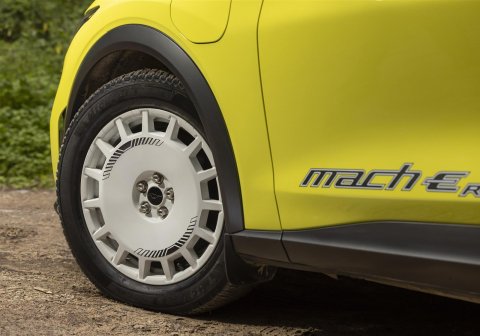 Ford Racing 21-24 Mustang Mach-E Gloss White Rally Wheel Kit