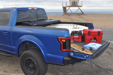 LEER 2017+ Ford Super Duty HF650M 6Ft9In Tonneau Cover - Folding