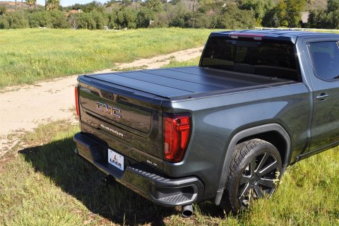 LEER 2014-18 GM Silverado/Sierra HF650M 5Ft8In Tonneau Cover - Folding