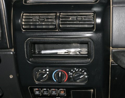 Tuffy Stereo Dash Cutout Tray Black