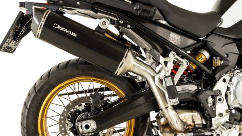 Remus 2018 BMW F 750 GS 4G85 57 kW (Euro 4) Black Hawk Black Slip On w/Connection Tube (1x rms0105 085518, 1x rms64782 085518)