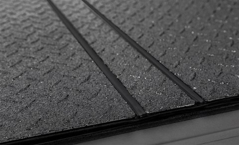 Access LOMAX 23+ Chevy Colorado 5ft Trifold Bed Cover - Black Diamond