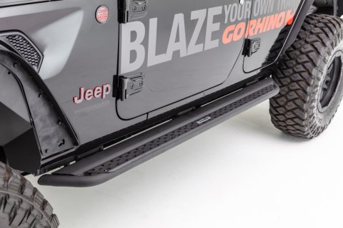 Go Rhino 15-19 Ram 1500 Dominator Extreme DSS SideSteps Complete Kit w/SideStep + Brkts (1x gorD64299TK, 1x gorDSS60080T)