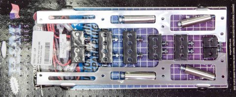 Spark Plug Wire Loom - Valve Cover Mount - 7-9 mm - Vertical - Polished Bracket Included - Plastic - Black - Clamp Style - Big Block Chevy - Kit