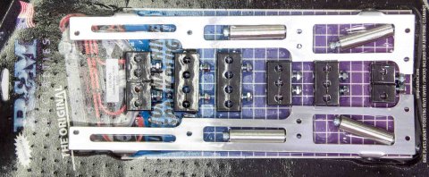 Spark Plug Wire Loom - Valve Cover Mount - 7-9 mm - Vertical - Satin Bracket Included - Plastic - Black - Clamp Style - Big Block Chevy - Kit