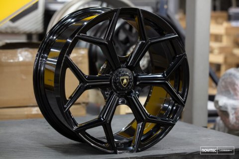 Vossen x Novitec NL4-Cl 20x9in - Centerlock - ET24 - Gloss Black Lamborghini Aventador Front Wheel