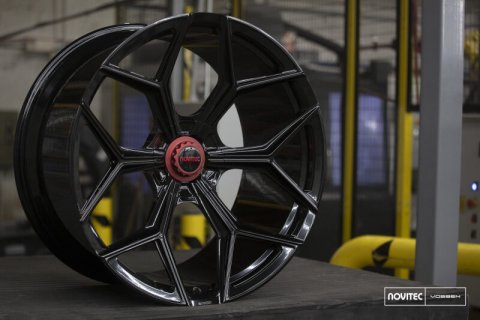 Vossen x Novitec NL4-5L 21x9.5in - 5x120 BP - ET30 - Gloss Black Lamborghini Revuelto Front Wheel