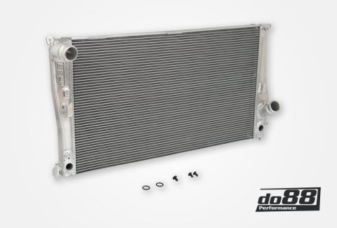 do88 07-13 BMW 135i/335i N54/N55 (E82/E88/E9X) Automatic Radiator