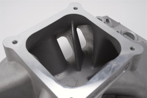 Edelbrock Manifold BBC Short Deck Super Victor 565 Conventional Rect Port Heads