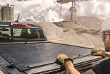 Roll-N-Lock 16-18 Nissan Titan XD Crew Cab SB 77-3/8in M-Series Retractable Tonneau Cover thumbnail 3